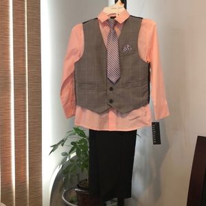 Van Heusen. 4piece set Kids Suit
